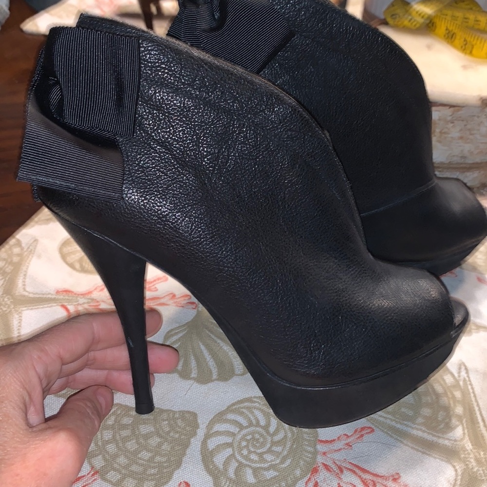 (Authentic Vera Wang) Ankle Boot Heels size 6.5